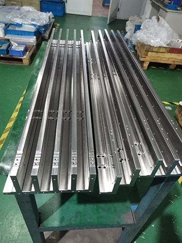 不銹鋼長(zhǎng)板加工